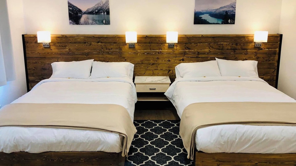 McLennan Hotel | The Lodge at Kimiwan