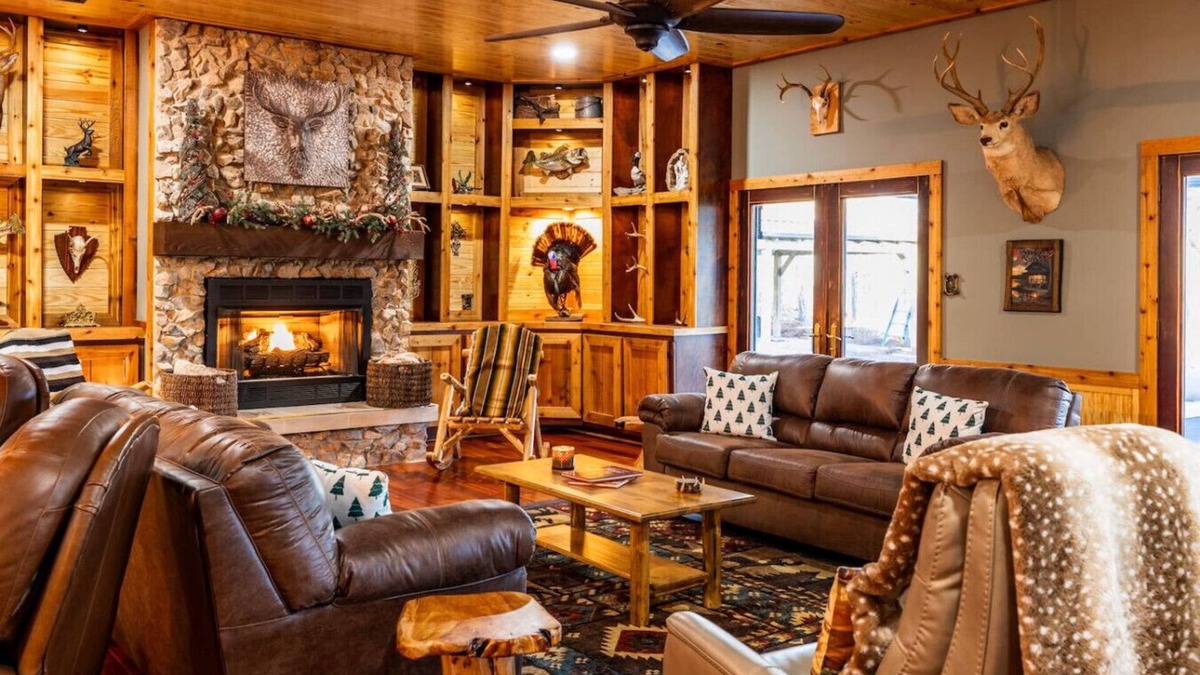 Little Kowaliga Cabin | The Lodge at Lake Martin: Sleeps 35