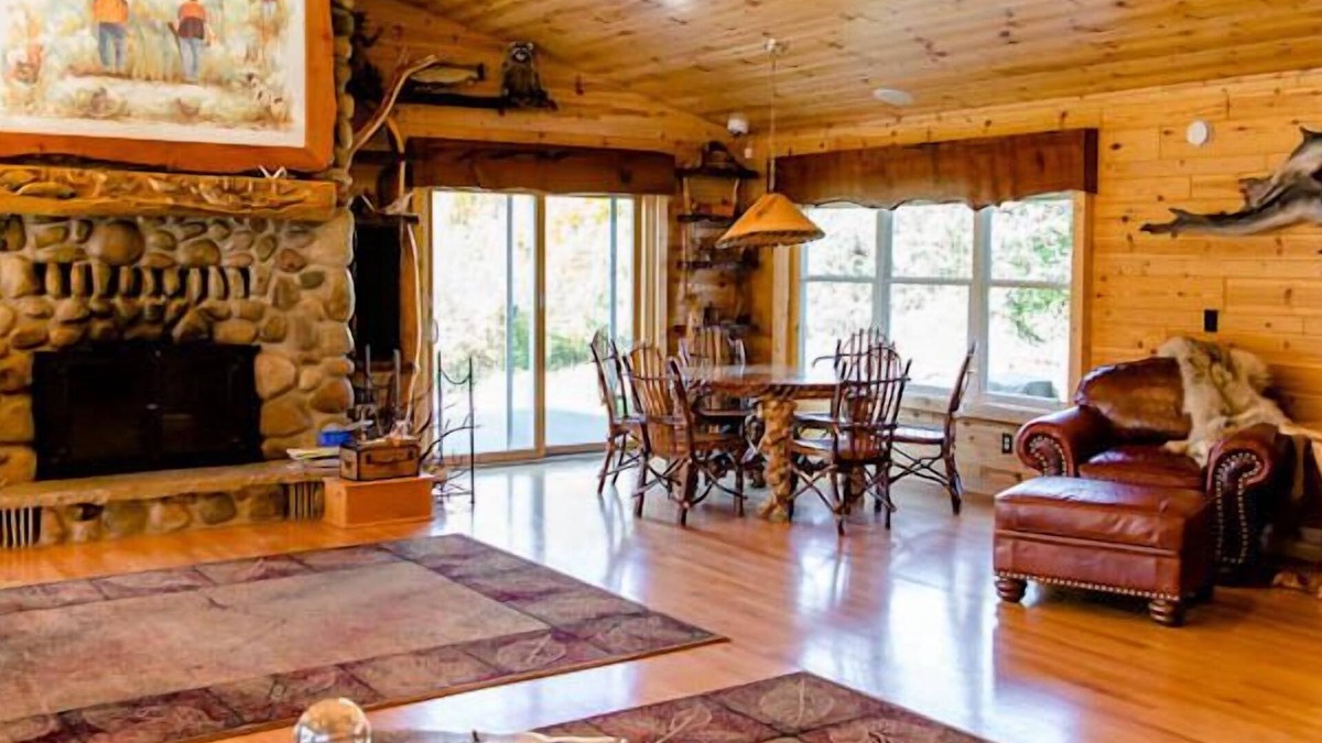 Evart Cabin | The Lodge at Meemo's Farm & Retreat