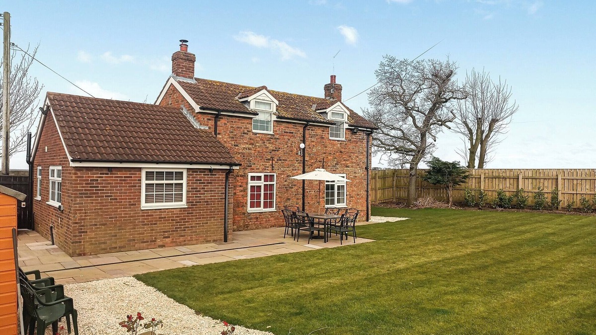 Winestead Cottage | The Lodge at Owstwick Hall