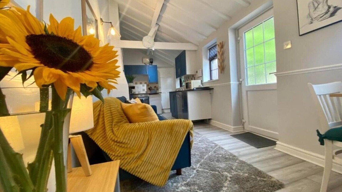 Milwich Cabin | The Lodge at Pickford House NEC and B'Ham Airport