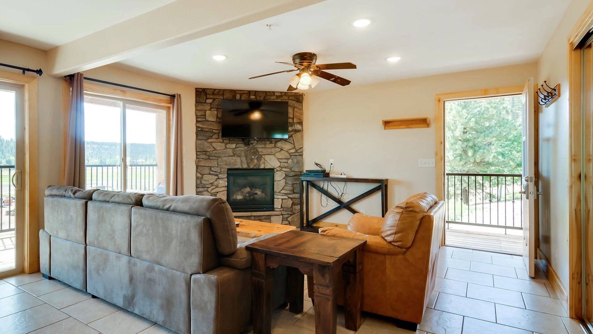 Meadow View Heights Apartment | The Lodge at Duck Creek: WOLF PACK SUITE (PET FRIENDLY)