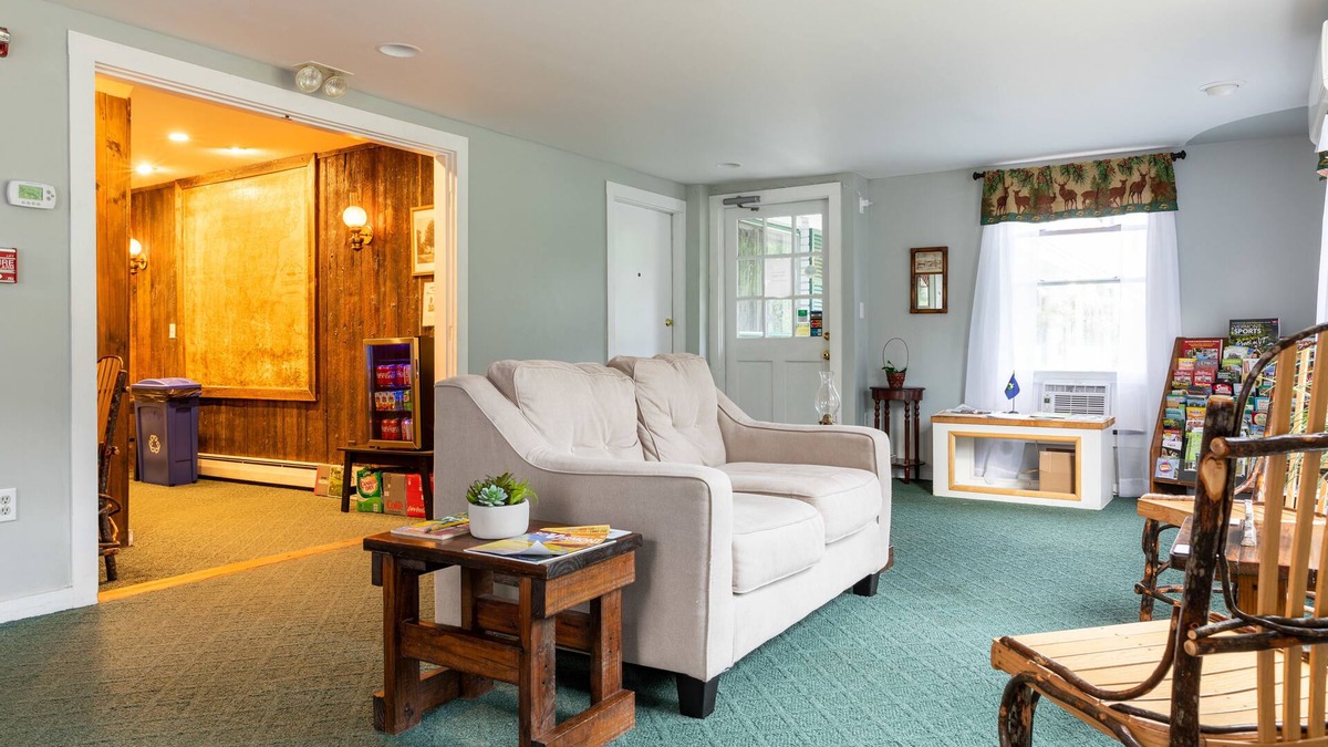 Newfane Hotel | The Lodge at West River