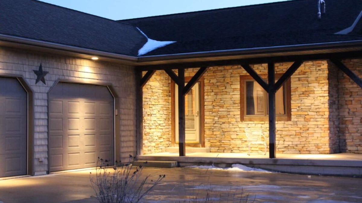 Clear Lake House | The Lodge Home - Abundance of Wildlife and a short walk to the lake with a dock!