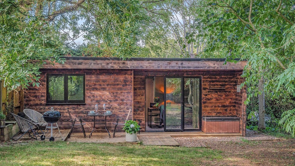 Raithby Cottage | The Lodge in the Woods