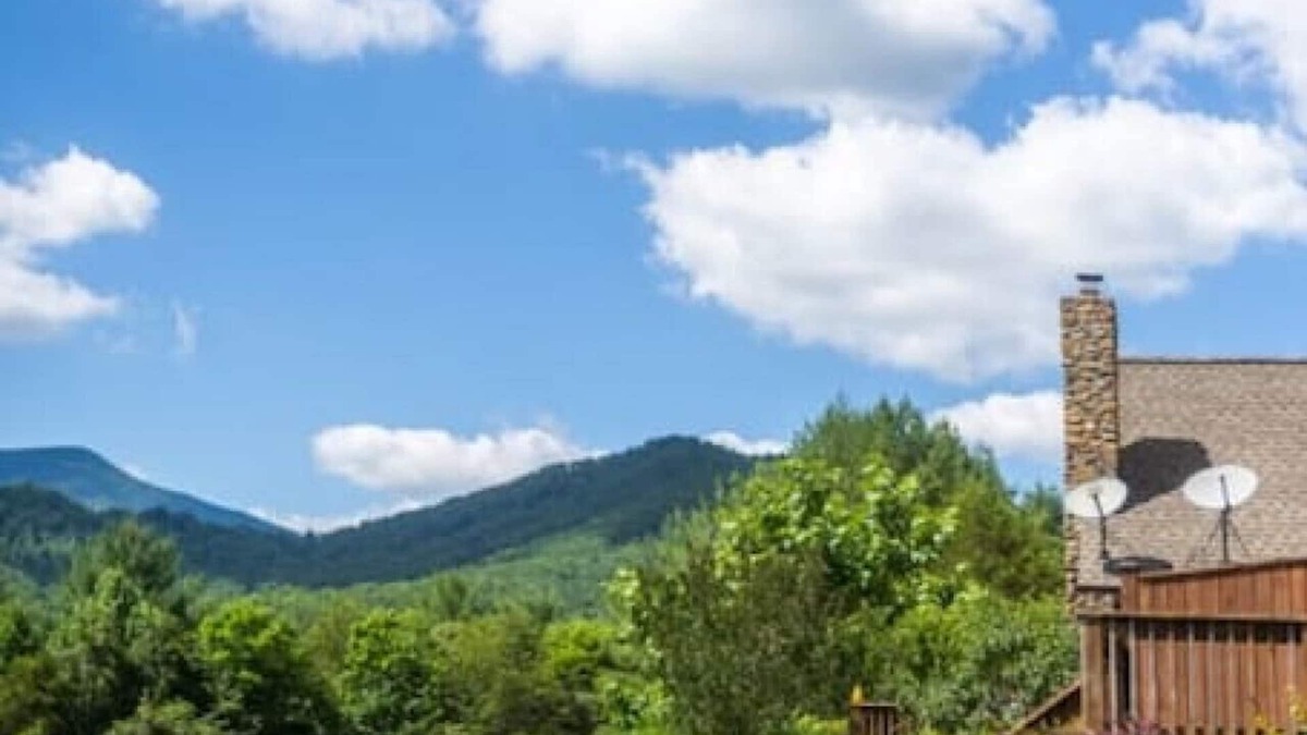 Roseland House | The Lodge on 151 on 40 acres