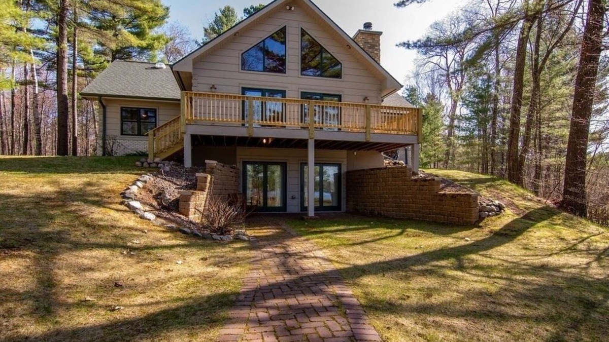 Minocqua House | The lodge on Big crawling stone lake