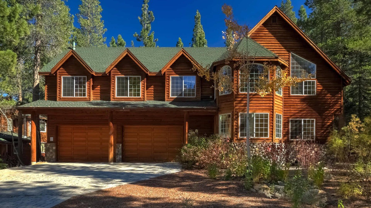 Meyers Cabin | The Lodge on Oaxaco - Epic Man Cave/Billiard Room