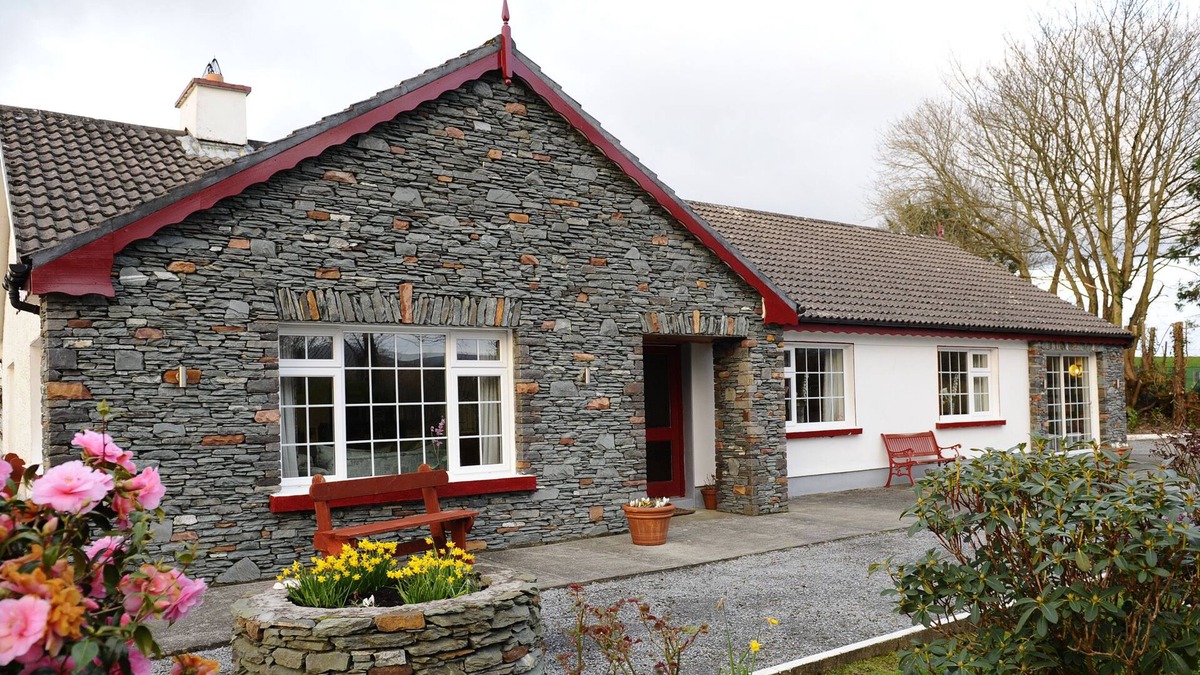 Beaufort Cottage | THE LODGE, pet friendly, with open fire in Beaufort, County Kerry