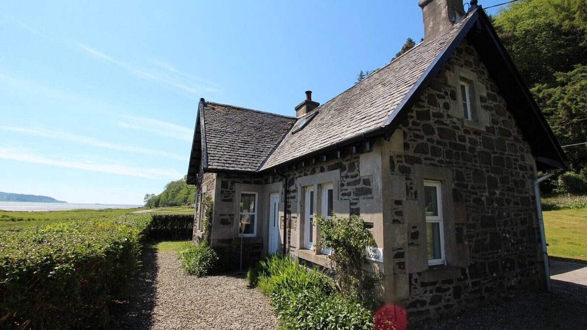 Lochgilphead Cottage | The Lodge Sleeps 6 - Private Cosy Cottage, Pets Welcome, Large Garden