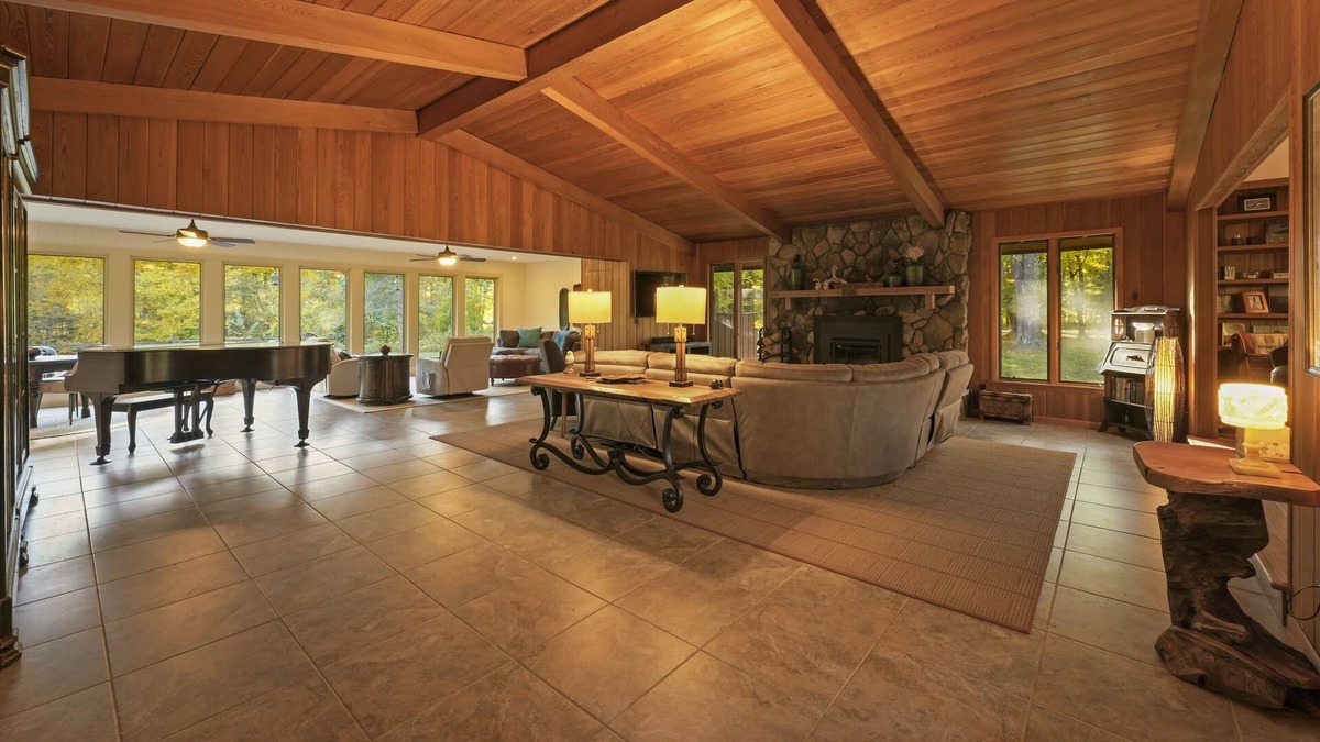 Germantown House | The Lodge - Spacious cozy lodge next to the Hudson River