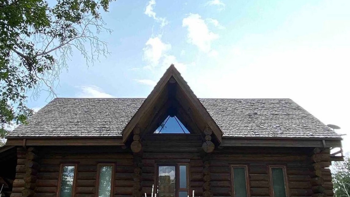 East Central Saskatchewan House | The Lodge-Unique log home on the banks of the river