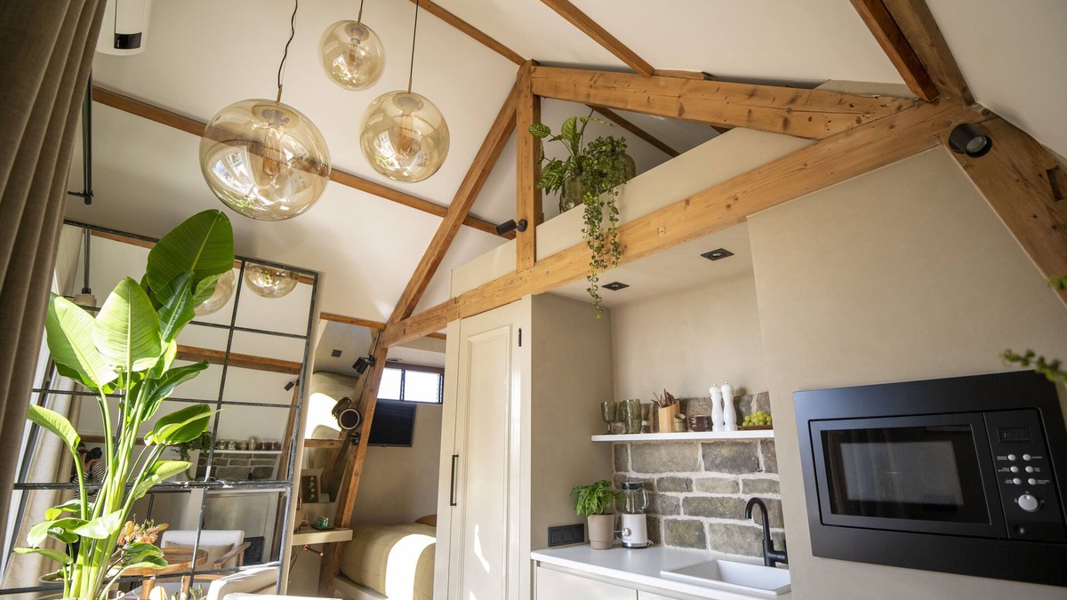 Sassenheim Bed & Breakfast | The LOFT; a luxury studio with private wellness & sunny roof terrace