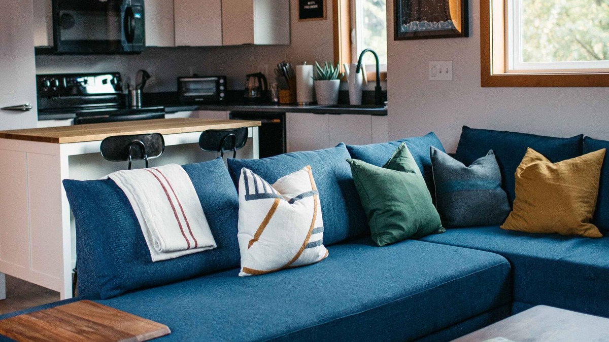 University Park Apartment | The Loft; An Elevated Apartment in N Portland. Close to University of Portland