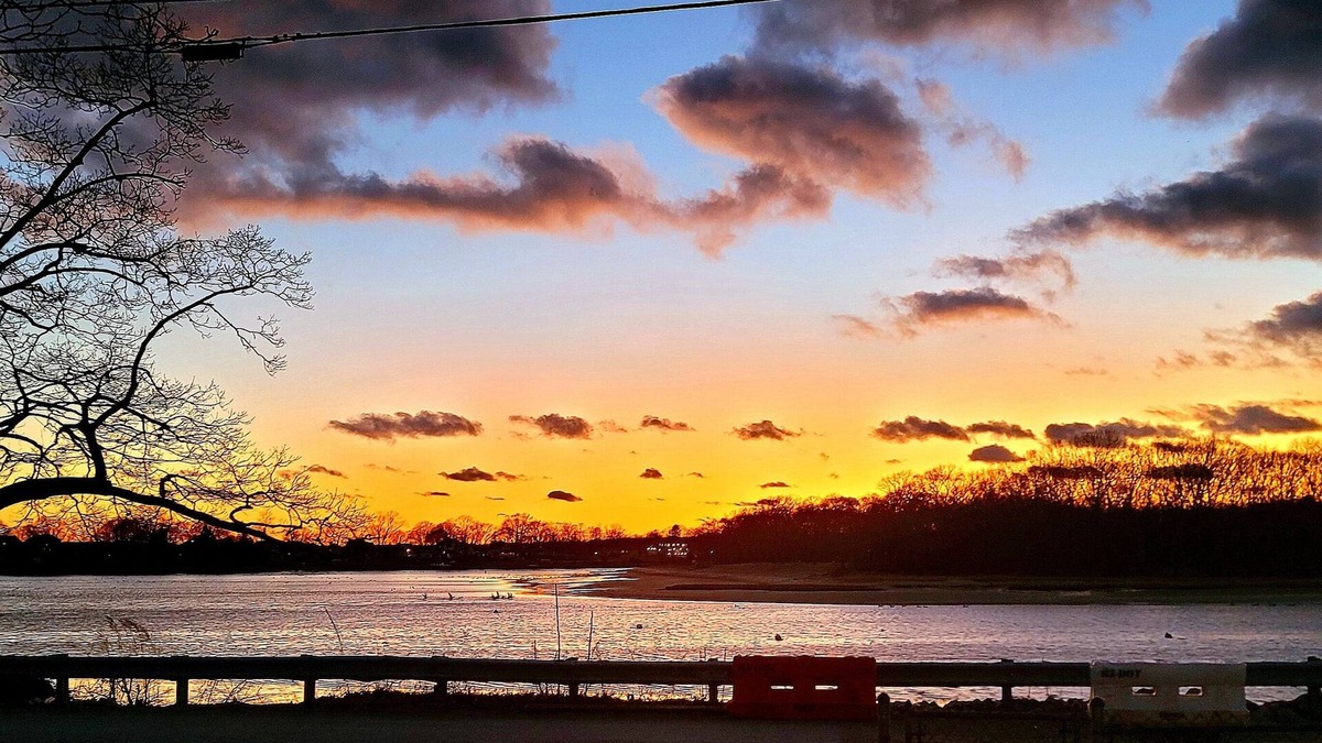 Warwick House | The Loft at Oakland Beach nAsk About Off-season Discounts n5 min from Airport.