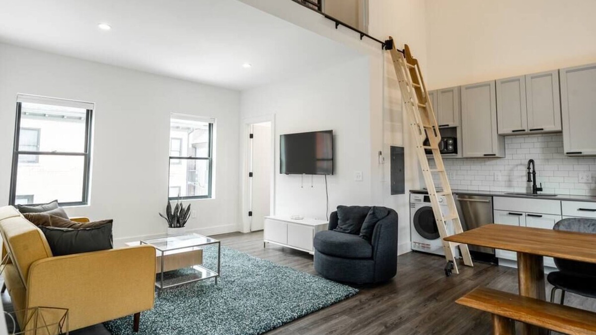 Olde Towne East Apartment | The Loft @ Columbus Center 1