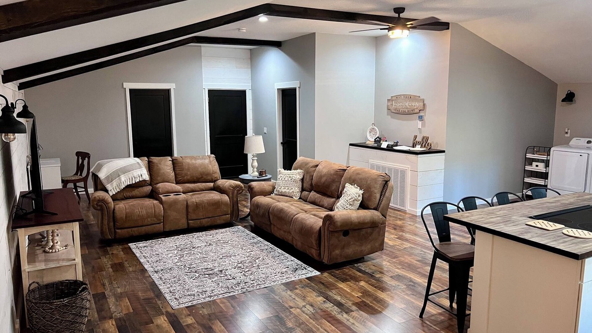 Dayton House | The Loft is a charming barndominium-style guesthouse near Lake Chickamauga.