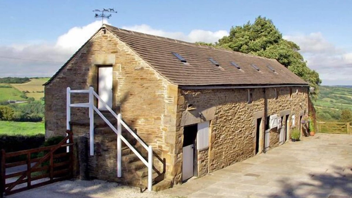 Beeley Cottage | THE LOFT, pet friendly, character holiday cottage in Millthorpe