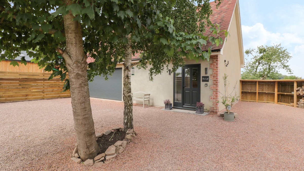 Hereford Cottage | THE LOFT, romantic, luxury holiday cottage, with a garden in Hereford