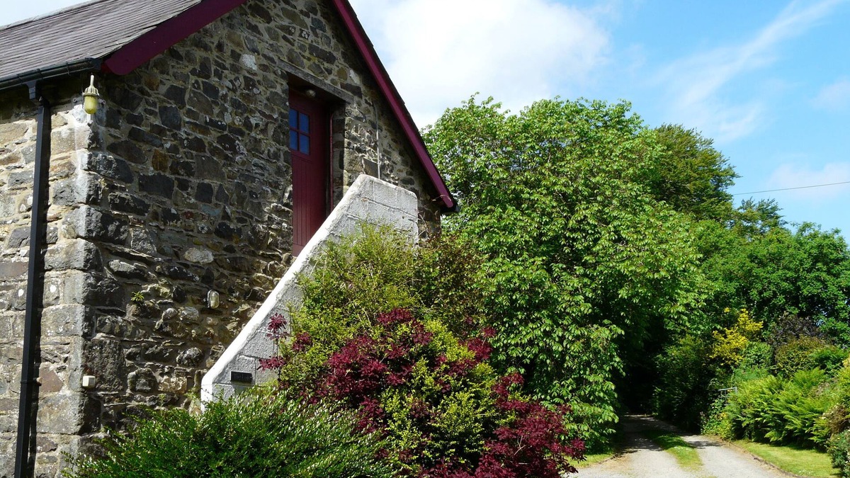 Pontfaen Cottage | THE LOFT, romantic, with a garden in Fishguard
