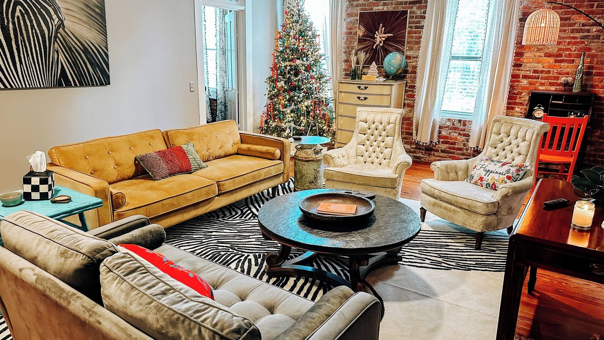Bainbridge Apartment | The Loft @ Studio115 a Charming Stay, Sleeps 6, in Downtown Bainbridge, GA
