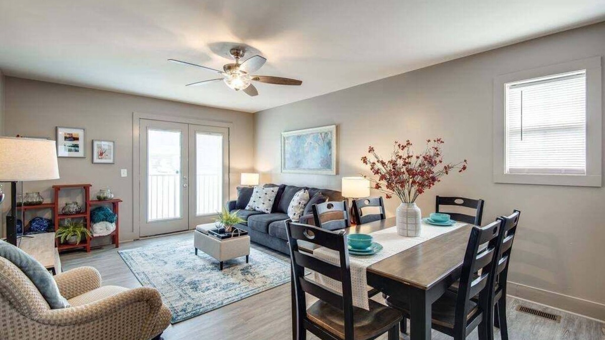 Clarksville Condo | The Lofts of Downtown (540 N 2nd St, #211)
