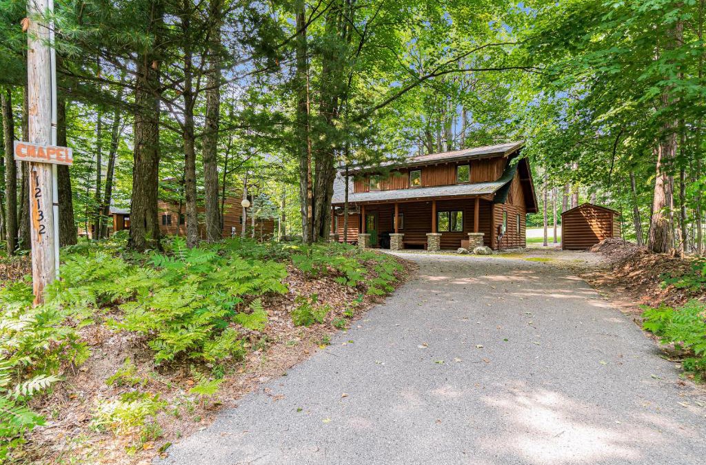 Thompsonville House | The Log Cabin