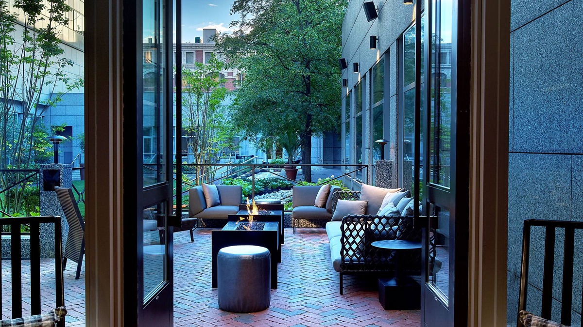 Logan Square Hotel | The Logan Philadelphia, Curio Collection by Hilton