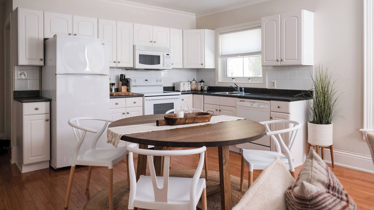 Prince Edward House | The Logan West Suite | Picton | 2 Bedrooms