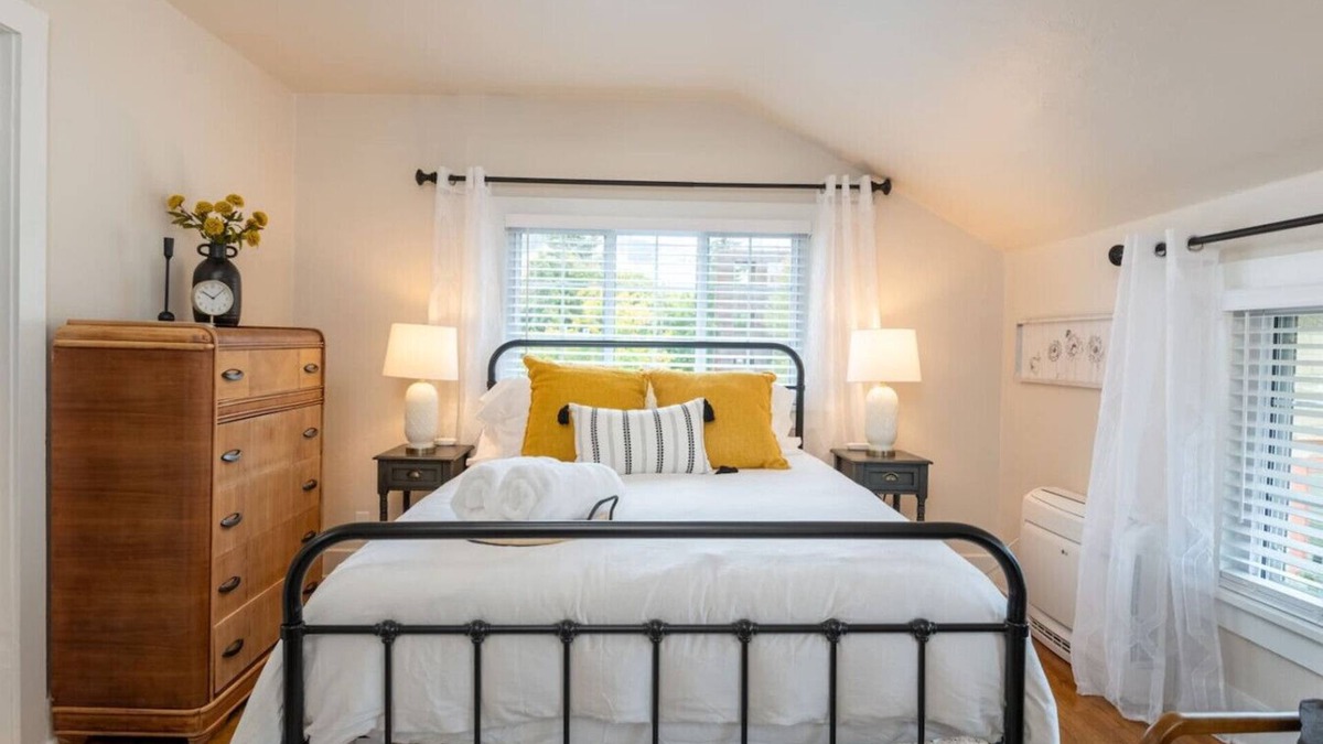 Rose Park Apartment | The Lolo Creek Loft on the Hip Strip, Vintage Suite