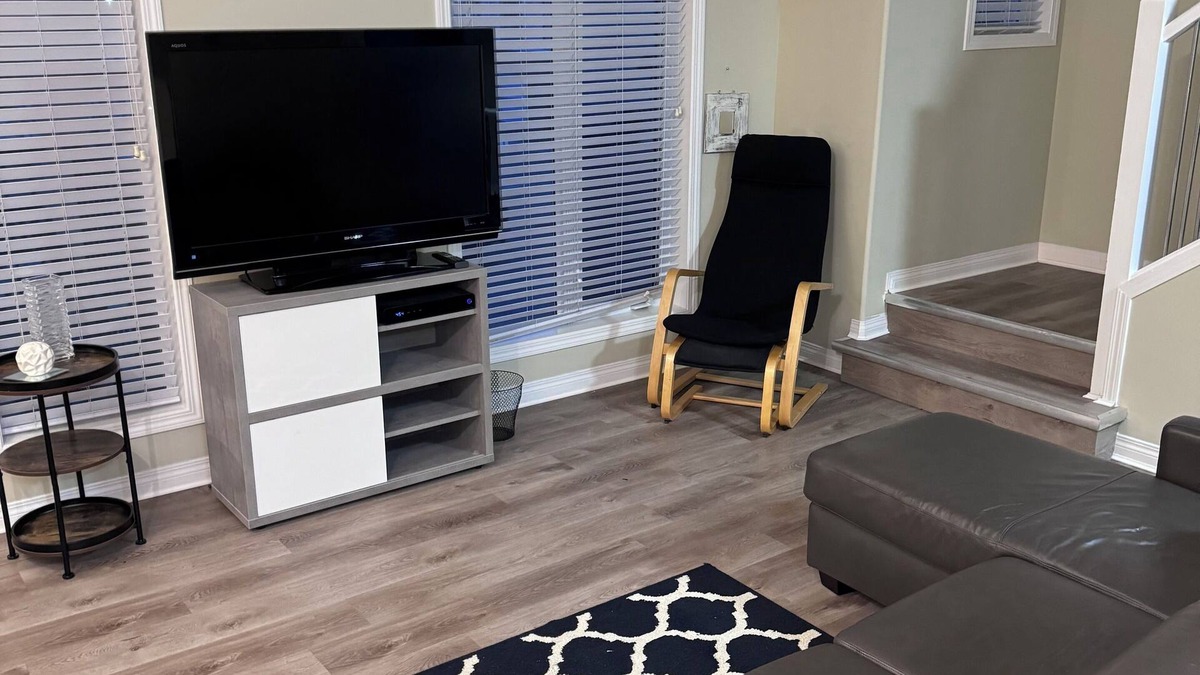 Medicine Hat Condo | The London Oasis