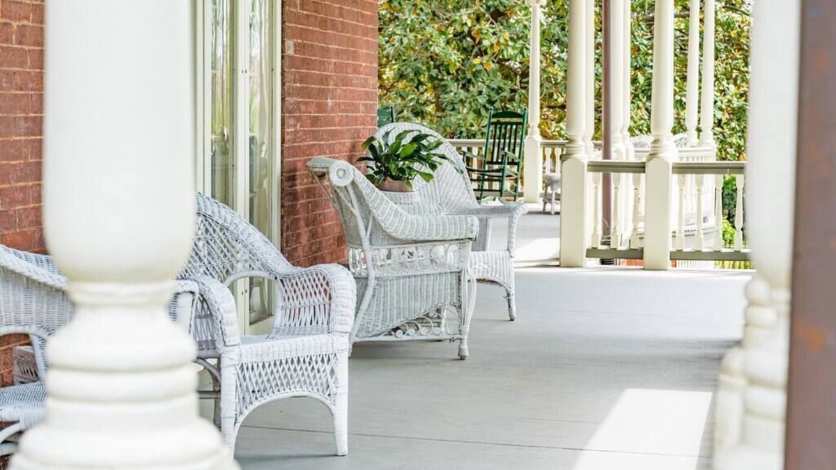 Daniels Hill Apartment | The Long Run | 2 CA King Size Beds | Sleeps 8-10