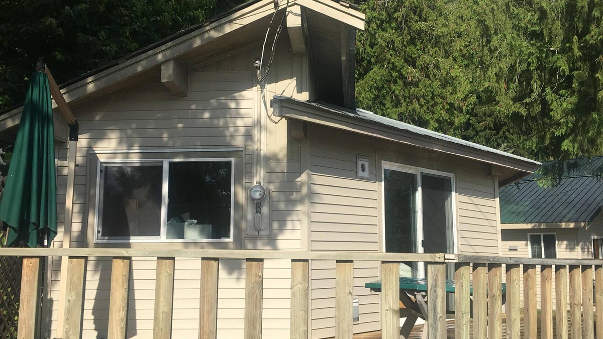 Blind Bay Cabin | The Lookout Is A Cozy Cabin At Blind Bay Hideaway On The Beautiful Sunny Shuswap