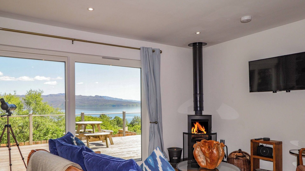 Breakish Cottage | THE LOOKOUT, pet friendly, character holiday cottage in Broadford