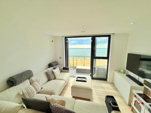 Ramsgate Apartment | The Lookout-Sea Views-Balcony-Free parking