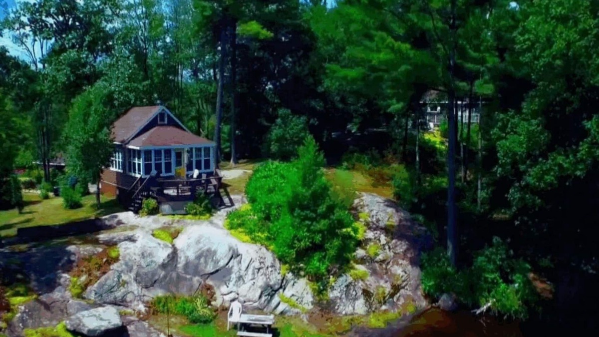 Big Chute Cottage | The Loon Muskoka Cabin - TeaLakeCottages
