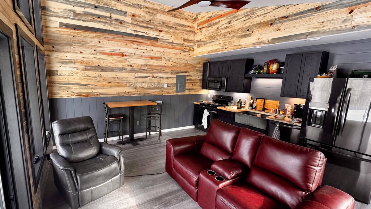 Cook Cabin | The Loony Uncle Wilderness Suite! 1/4 mile from Lake Vermilion Access.