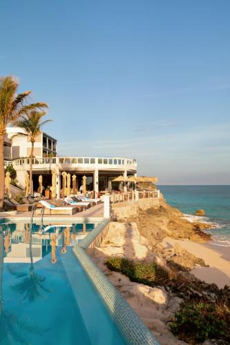 Smith's Hotel | The Loren at Pink Beach