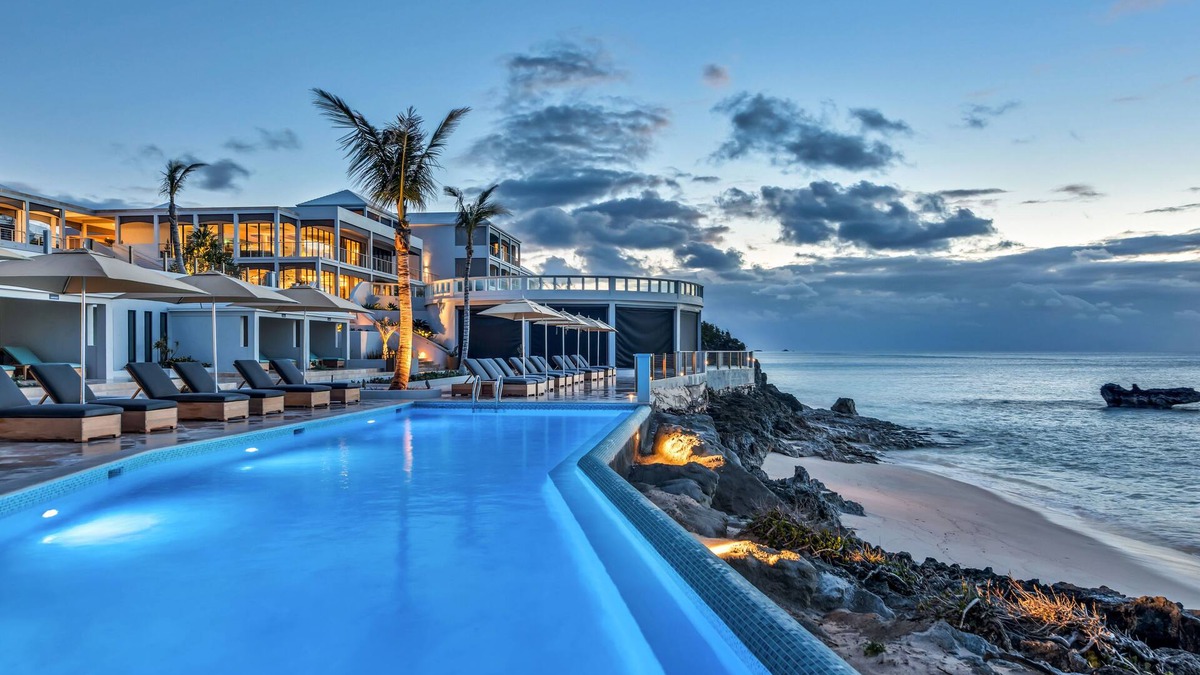 Smith's Hotel | The Loren at Pink Beach