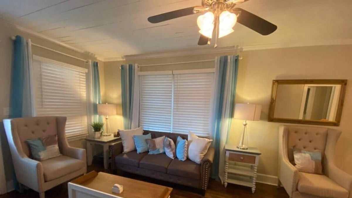 New Iberia House | The Lost Ruby, a gem of a bungalow in New Iberia, Louisiana