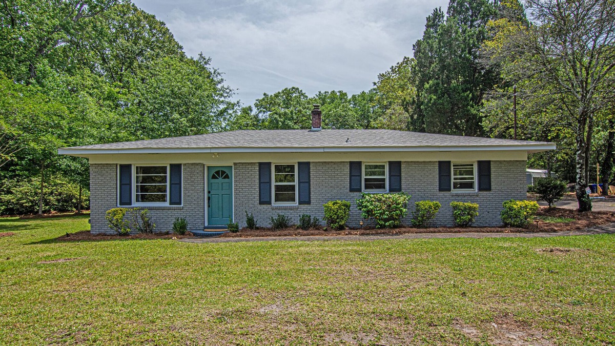 Cordesville House | The Lou & Dot Cottage