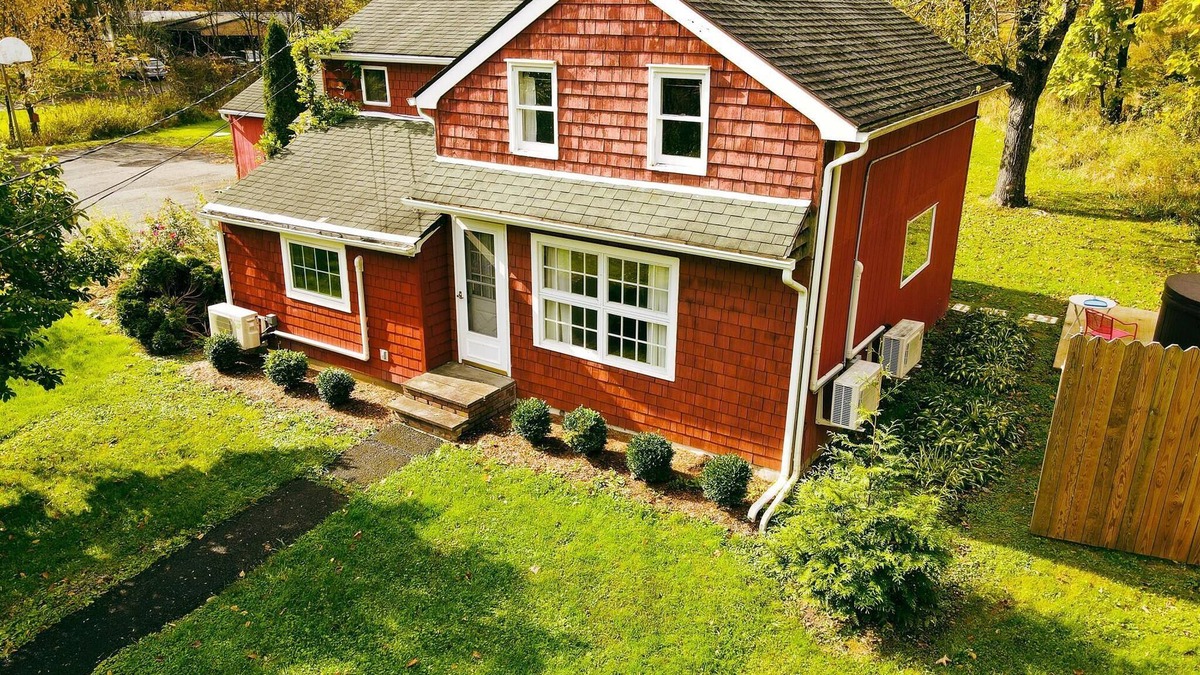 Accord House | The Louie II: Accord Farmhouse near Arrowood w/Hot Tub & Large Yard
