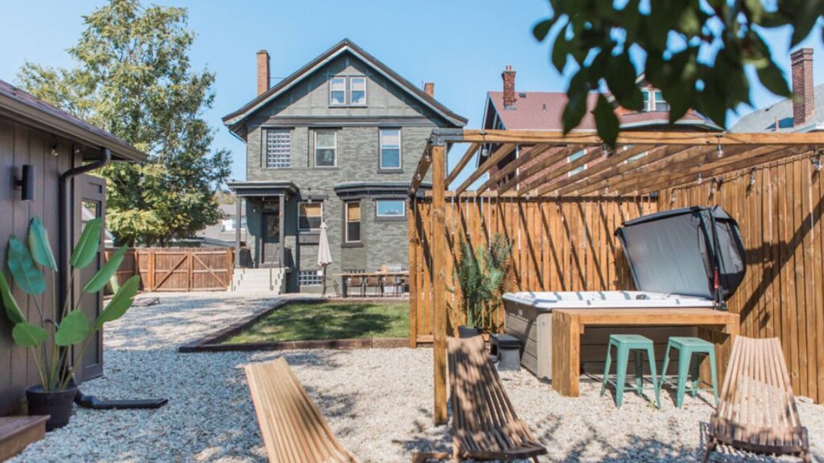 Walnut Hills House | The Lounge- Heated Private Bar, Hot Tub, Fire Pit, Sleeps 14