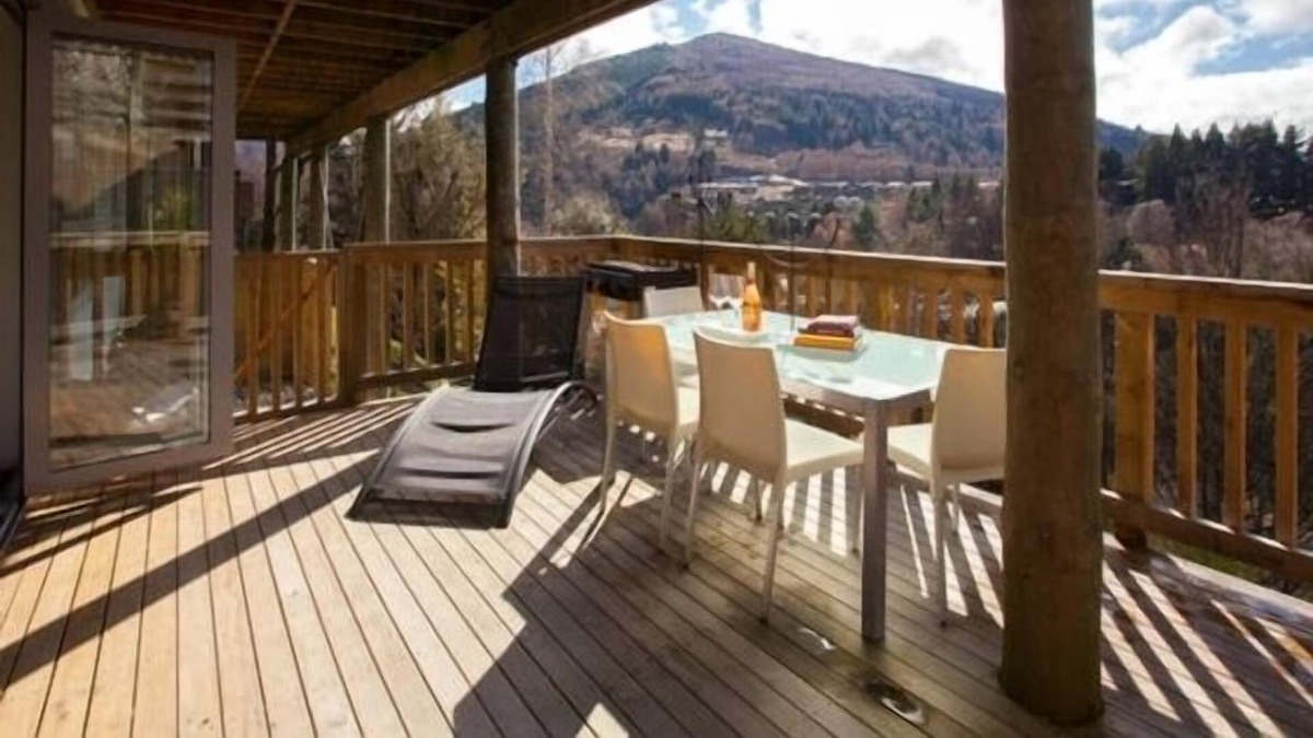 Arthur's Point Apartment | The Love Shack … live the dream