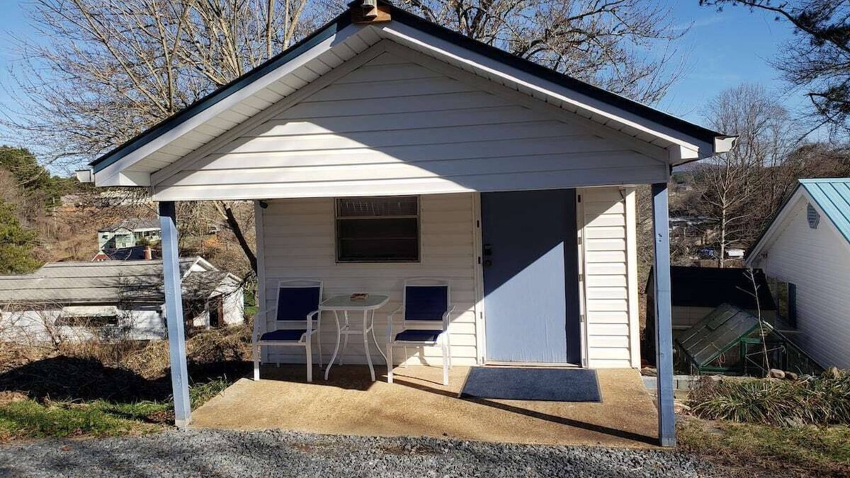 McCaysville Apartment | The Love Shack