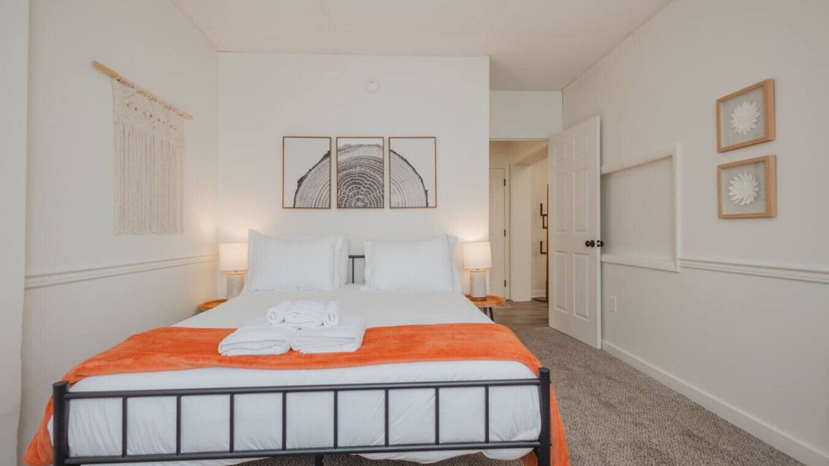 Martinsburg Apartment | The Lovely Lodging- 2 bedroom apartment