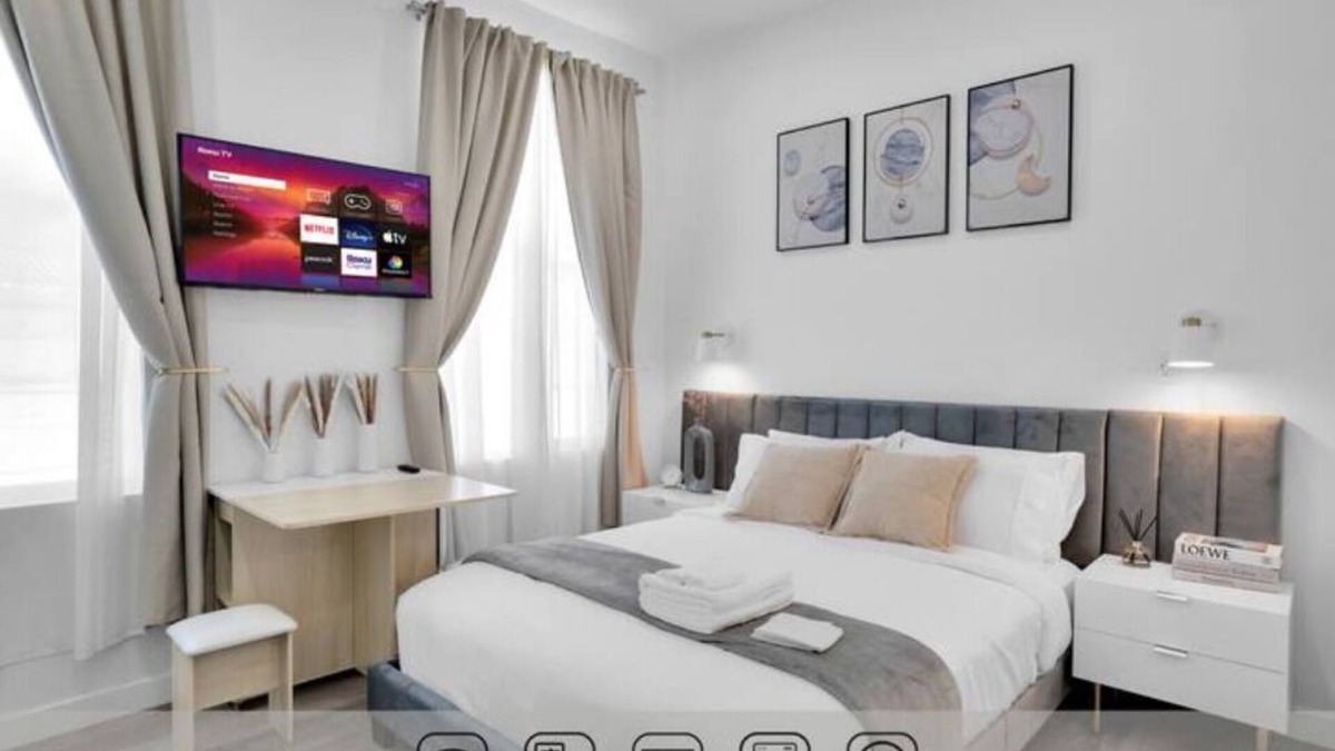 Ontario Apartment | The Lovely Studio - BRAND NEW !