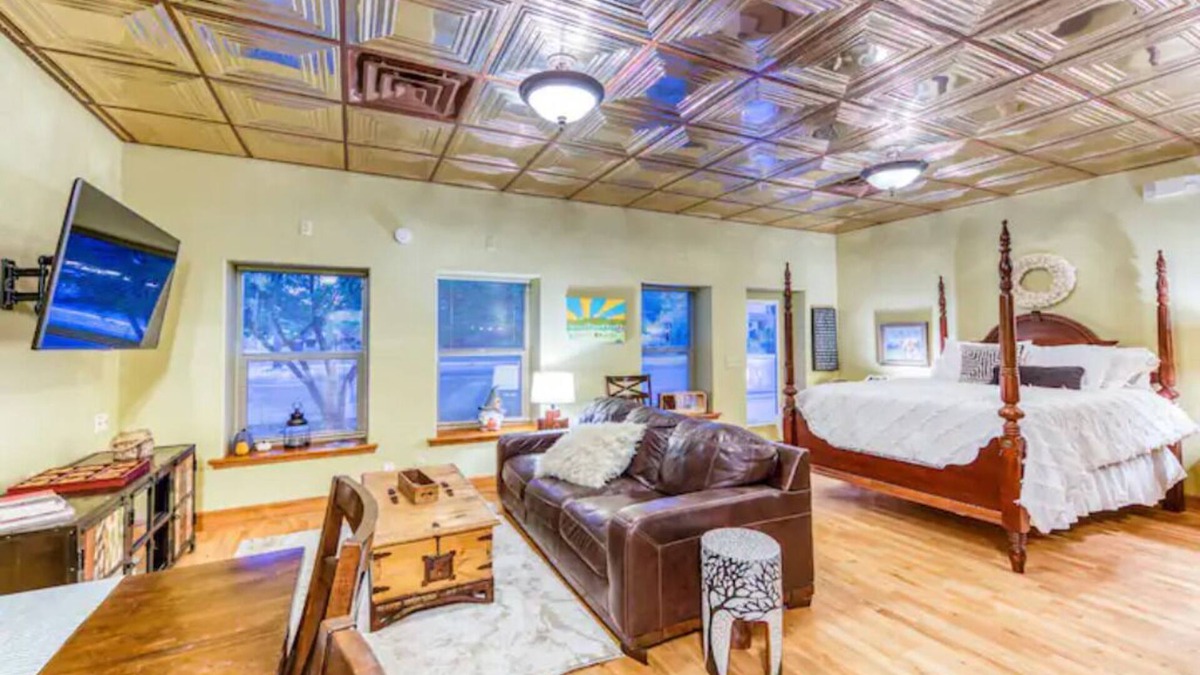 Delta Cottage | The Lovemore Inn