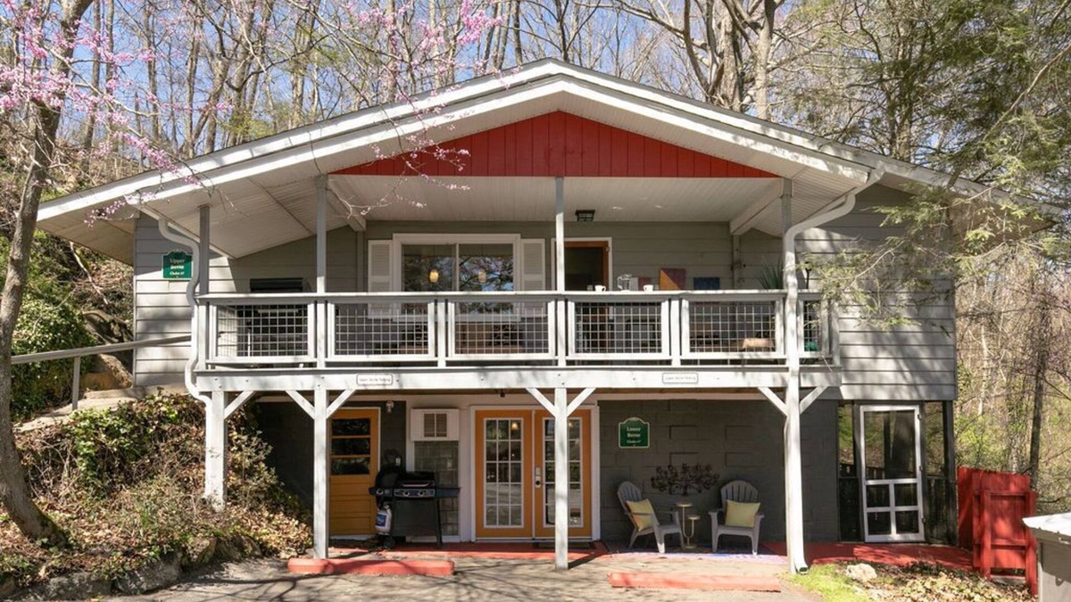East End - Valley Street Ski Chalet | The Lower Berne offers all the conveniences of home in a secluded wooded setting