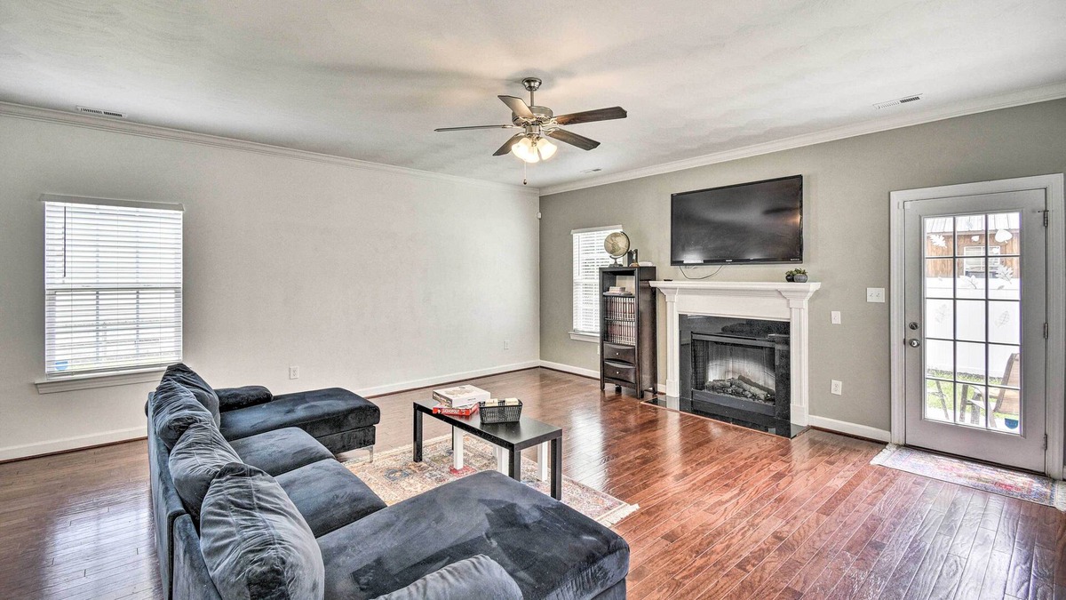 South Norfolk House | 'The Lucas:' Cheery House w/ Fenced Backyard!
